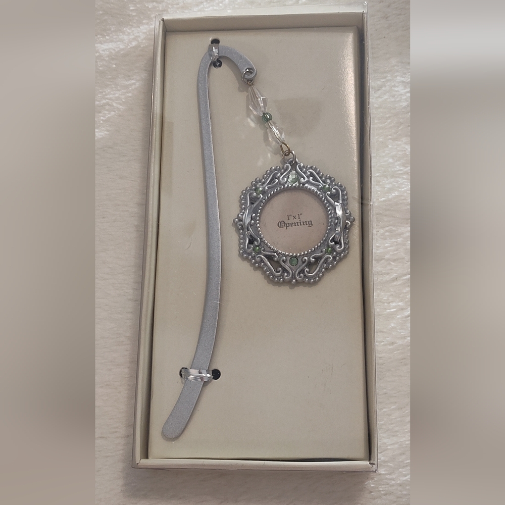 Elegant Silver and Green Photo Locket Necklace